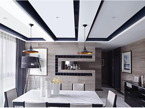 餐廳 深色家具與白色墻面的對(duì)比,幾何理性的線條在客廳里慢慢延伸出來。 餐廳 深色家具與白色墻面的對(duì)比,幾何理性的線條在客廳里慢慢延伸出來。